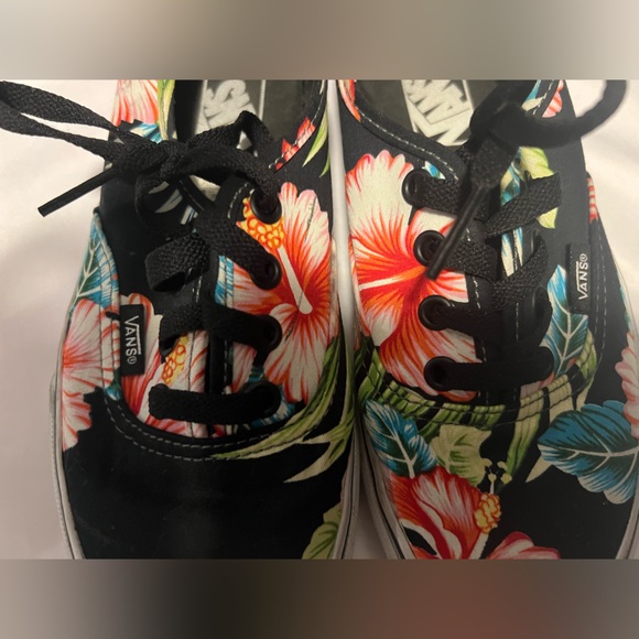 🚫SOLD🚫Vans Woman’s Authentic Hawaiian Floral Skate Shoe - Black - Picture 8 of 13